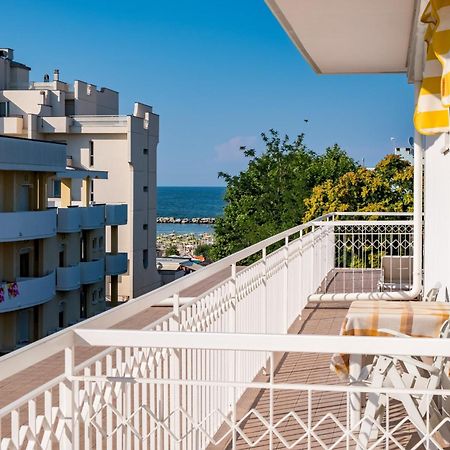 Hotel Villa Dei Fiori - Sul Mare Con Piscina Viserbella di Rimini المظهر الخارجي الصورة