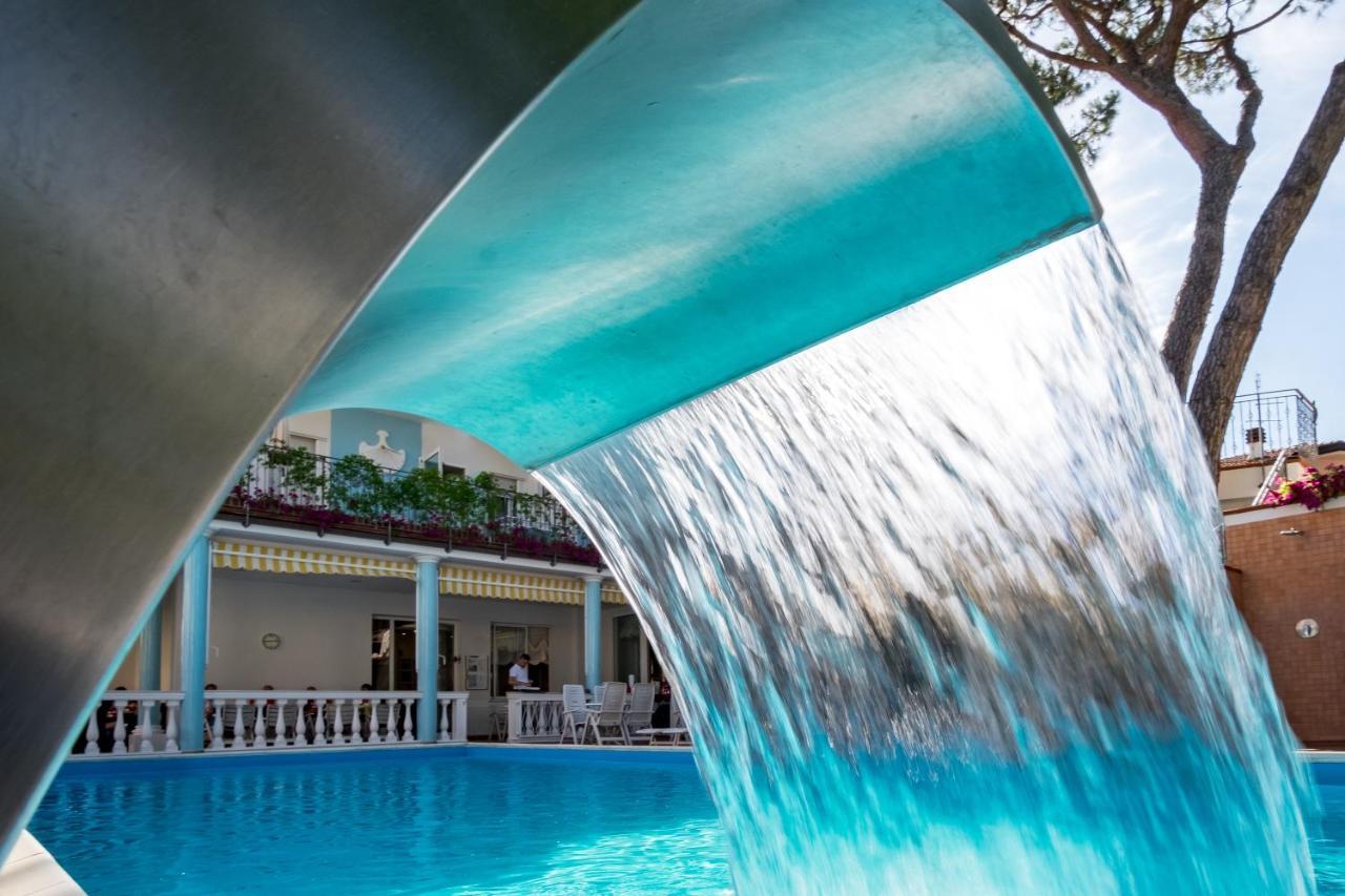 Hotel Villa Dei Fiori - Sul Mare Con Piscina Viserbella di Rimini المظهر الخارجي الصورة