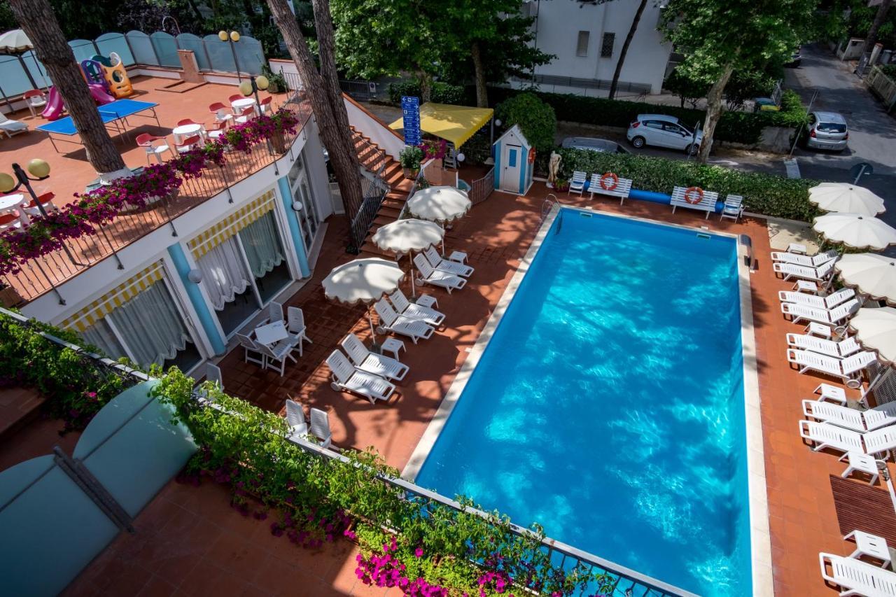 Hotel Villa Dei Fiori - Sul Mare Con Piscina Viserbella di Rimini المظهر الخارجي الصورة