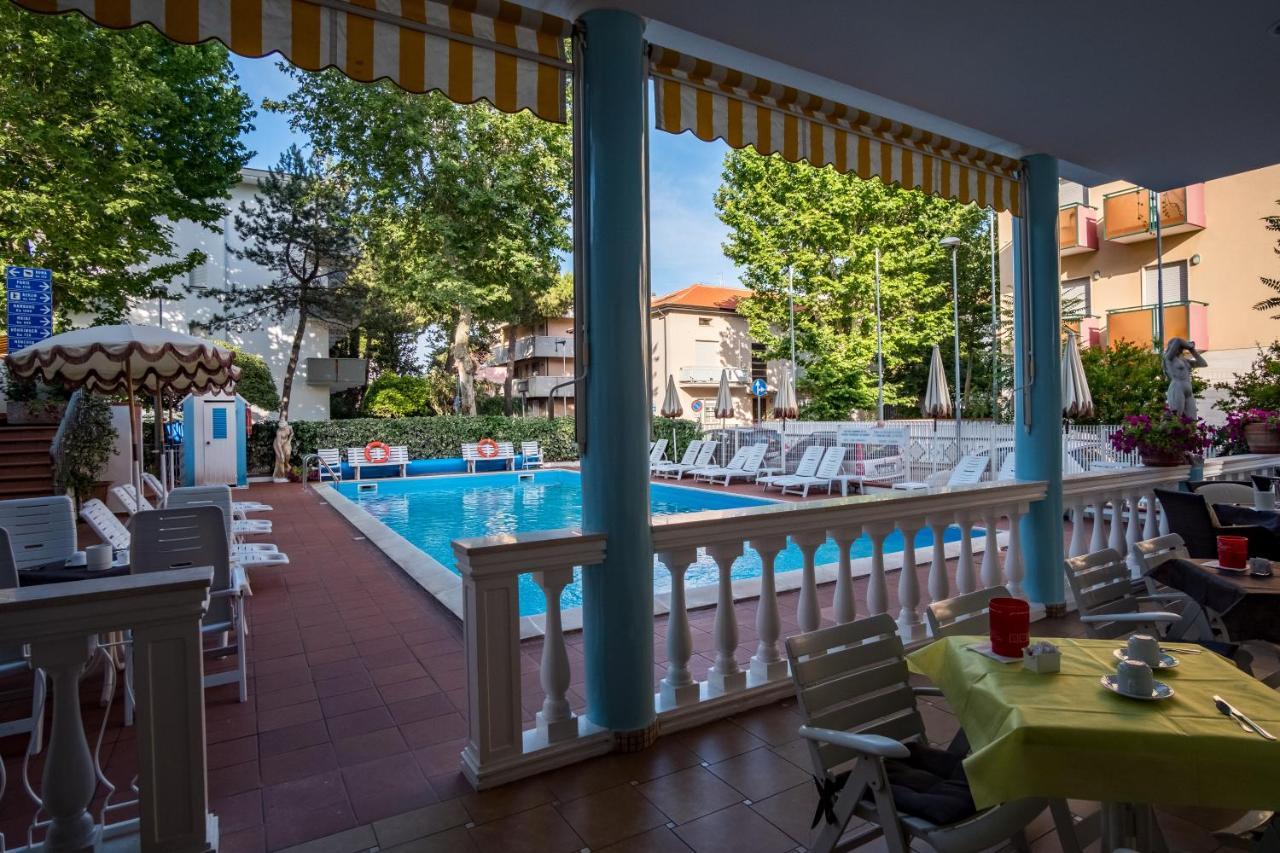 Hotel Villa Dei Fiori - Sul Mare Con Piscina Viserbella di Rimini المظهر الخارجي الصورة