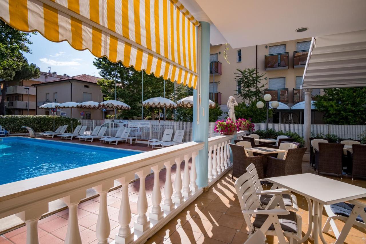 Hotel Villa Dei Fiori - Sul Mare Con Piscina Viserbella di Rimini المظهر الخارجي الصورة