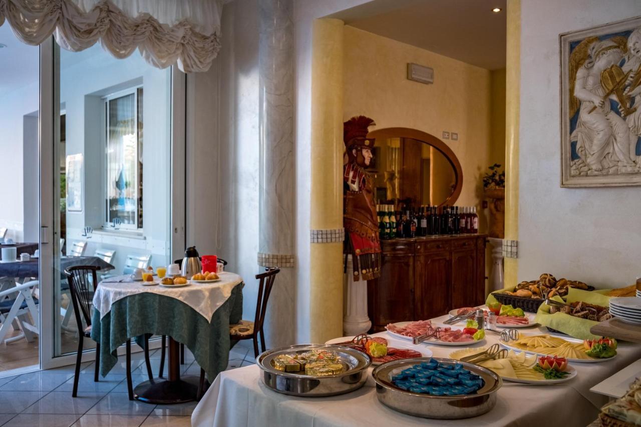 Hotel Villa Dei Fiori - Sul Mare Con Piscina Viserbella di Rimini المظهر الخارجي الصورة