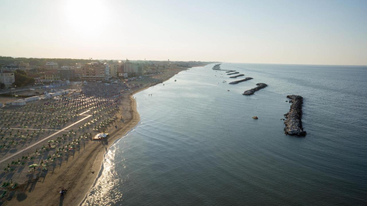 Hotel Villa Dei Fiori - Sul Mare Con Piscina Viserbella di Rimini المظهر الخارجي الصورة