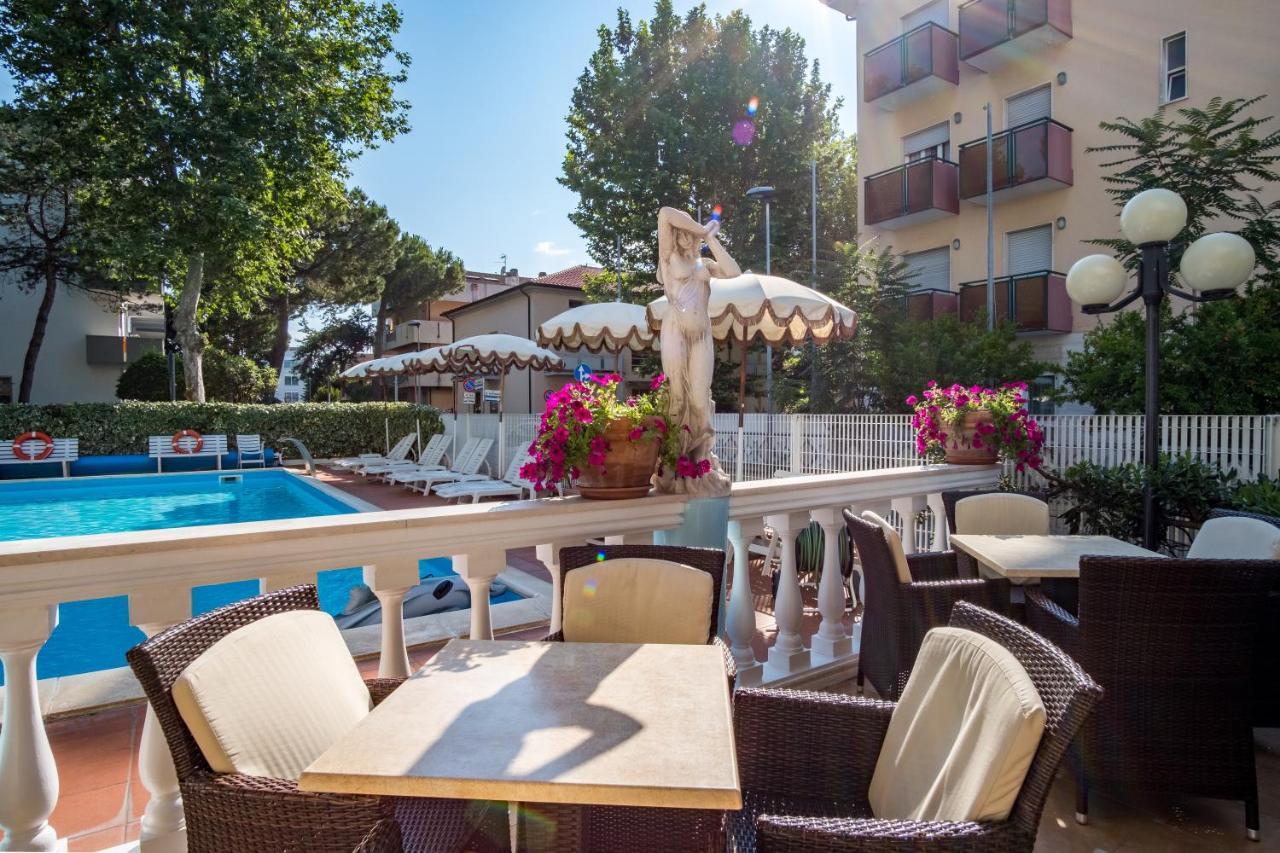Hotel Villa Dei Fiori - Sul Mare Con Piscina Viserbella di Rimini المظهر الخارجي الصورة