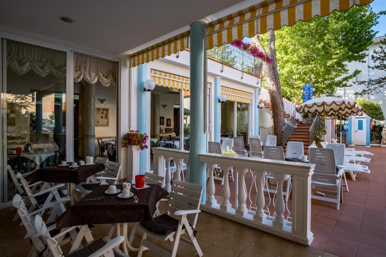 Hotel Villa Dei Fiori - Sul Mare Con Piscina Viserbella di Rimini المظهر الخارجي الصورة