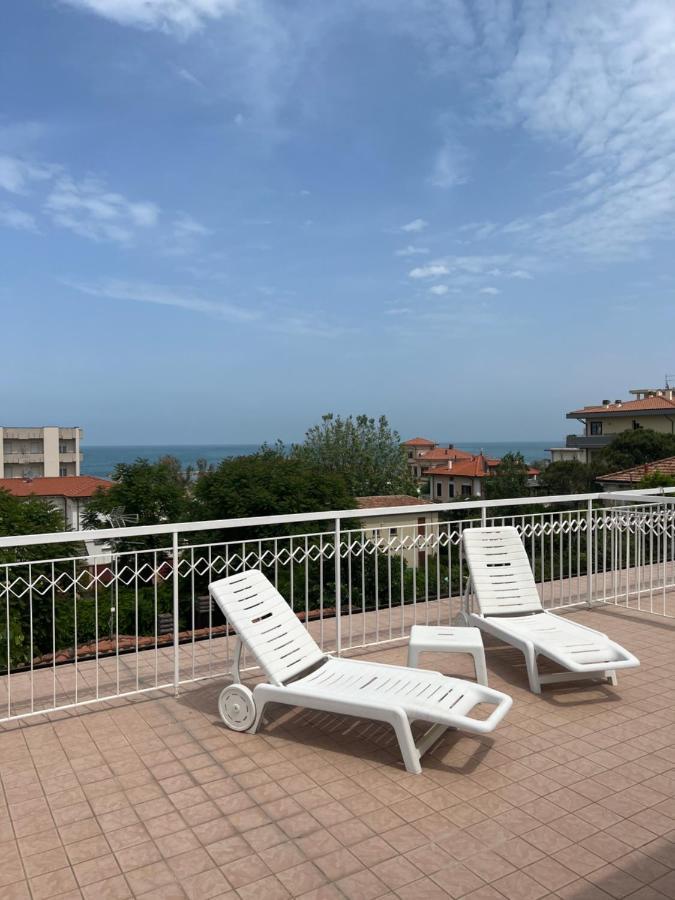 Hotel Villa Dei Fiori - Sul Mare Con Piscina Viserbella di Rimini المظهر الخارجي الصورة