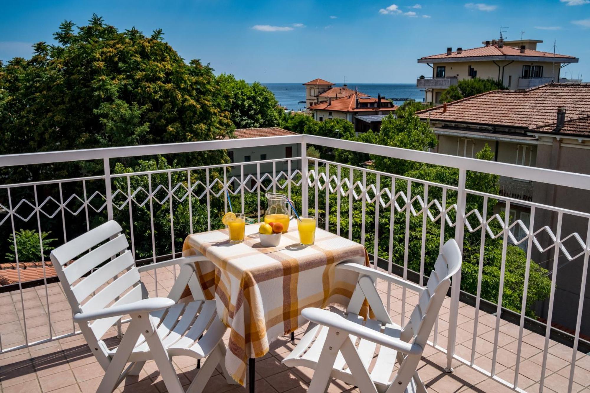 Hotel Villa Dei Fiori - Sul Mare Con Piscina Viserbella di Rimini المظهر الخارجي الصورة
